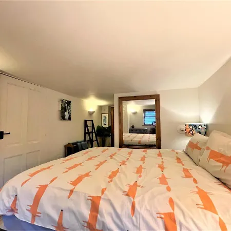 Inglefall & Jasmine Ferienhaus *