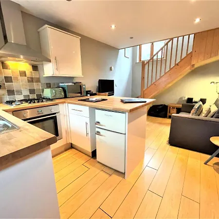 Inglefall & Jasmine * Ingleton (North Yorkshire)