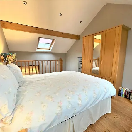 Inglefall & Jasmine * Ingleton (North Yorkshire)